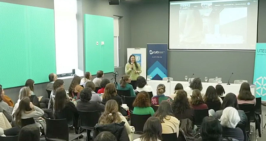 PAOLA MOLINA EXPONE EN EVENTO MUJERES EN STEM DE REGIÓN CENTRO