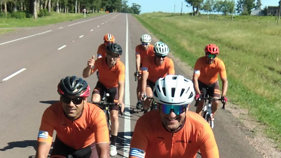 Apoyo al equipo de ciclismo de colaboradores de LUMIN